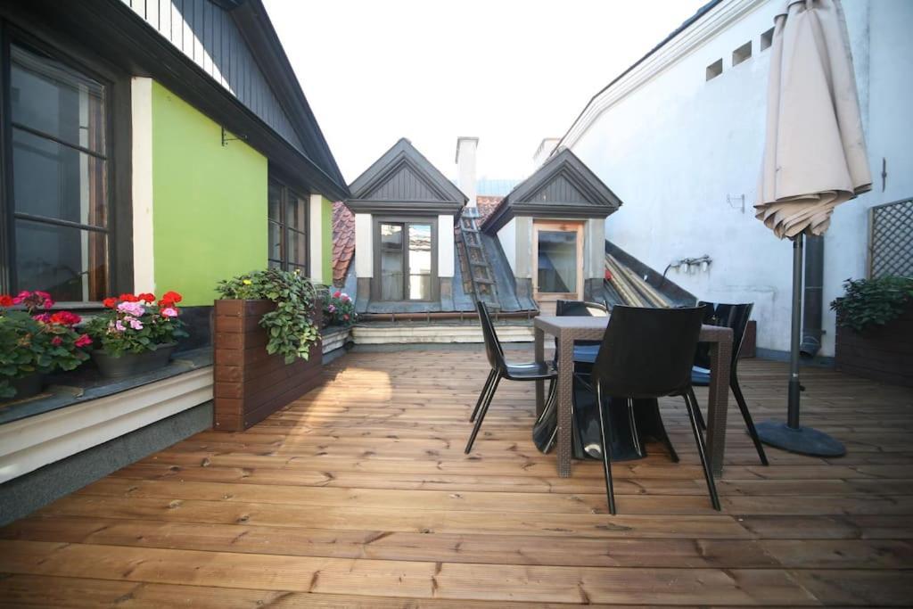 Two Bedroom / Old Town With Private Terrace Riga Bagian luar foto